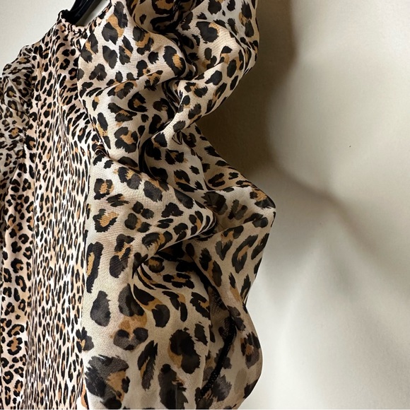 NWT PerSeption Women's Leopard Print V Neck Top Size S - Picture 4 of 7